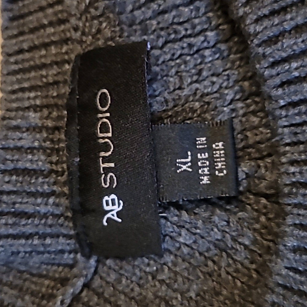 Sweater - Picture 2 of 4
